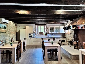 ثلّاجة متوفرة في المنطقة المشتركة، ميكروويف متوفر في المنطقة المشتركة