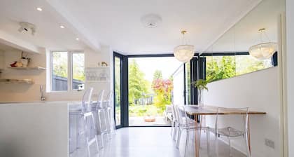 Entire House 5mins from chocolate factory, University, accessible to city centre