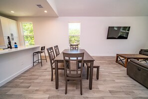 Dining - Modern Home by College, Medical Center & Stadium (Houston)