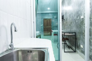 Standardzimmer, 1 Queen-Bett | Schallisolierte Zimmer, kostenloses WLAN, Bettwäsche