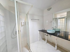 Deluxe Twin kamer | Geluiddichte muren, gratis wifi, beddengoed