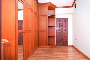 Chambre « Premier » | Chambres insonorisées, Wi-Fi gratuit, draps fournis