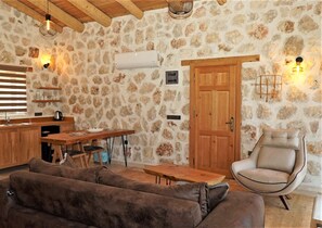 Deluxe-Doppelzimmer, 1 Doppelbett und Schlafsofa, zum Garten hin