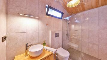 Romantic Tree House | Bathroom