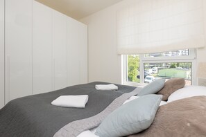 2 室のベッドルーム、デスク、アイロン / アイロン台、WiFi