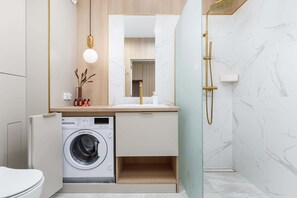 Regadera, regadera tipo lluvia, amenidades de baño gratuitas, shampoo 