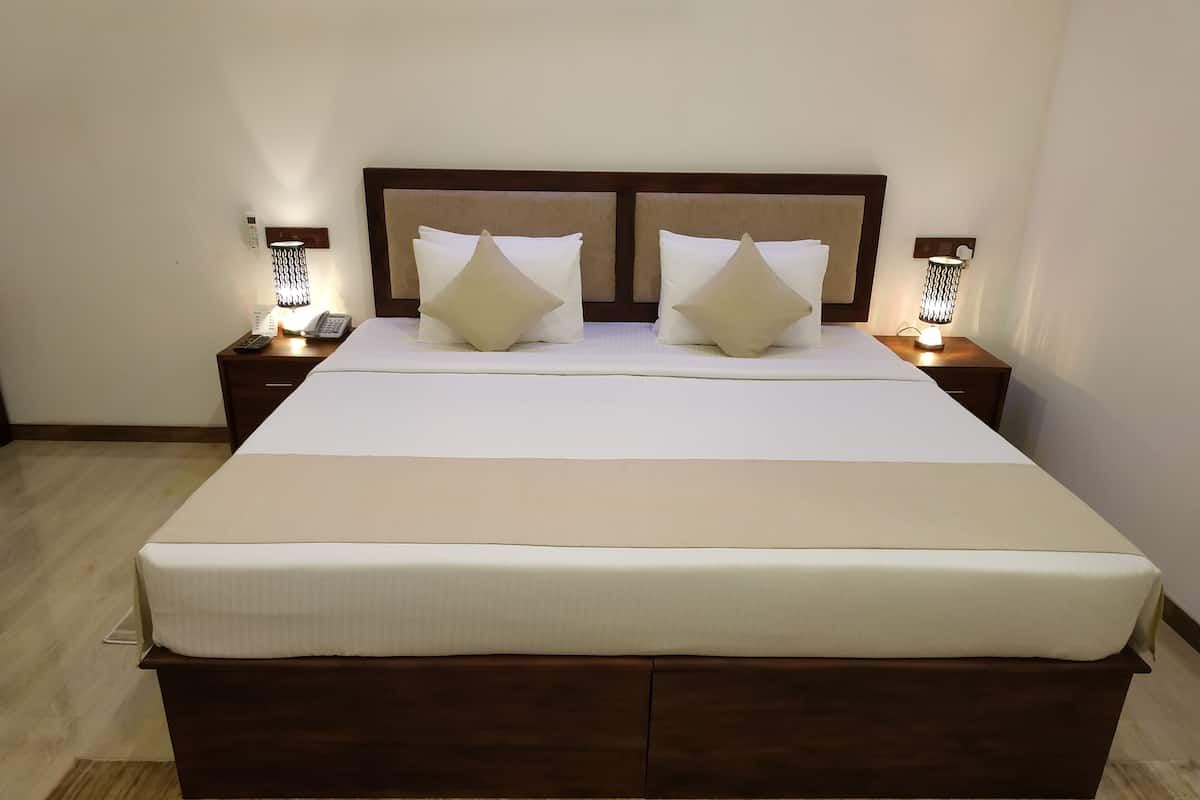 Premium bedding, minibar, desk, laptop workspace