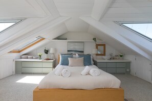 3 bedrooms, desk, iron/ironing board, WiFi