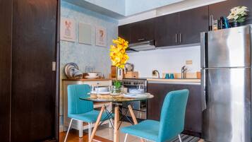 Condo, 1 cama Queen size, para no fumadores, vista a la bahía | Espacio para trabajar con laptop y wifi gratis