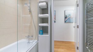 Unclassified image, 5 of 6, button - Brand New Cosy Apartment in Greenwich
 (London)