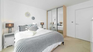 Unclassified image, 4 of 6, button - Brand New Cosy Apartment in Greenwich
 (London)