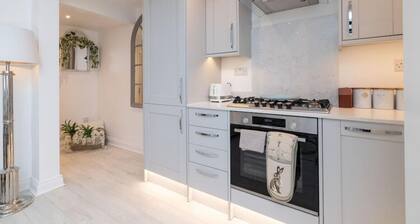 Gloucester Place Townhouse Apartment. Hot Tub