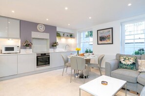 Interior - Stunning 2 Bed in the Heart of Cheltenham (Cheltenham)