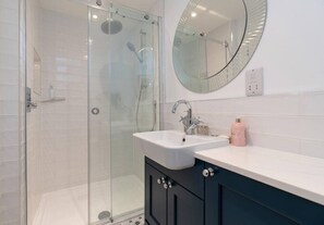 Hair dryer, towels - Stunning 2 Bed in the Heart of Cheltenham (Cheltenham)