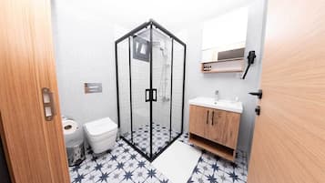 Shower, rainfall showerhead, free toiletries, hair dryer