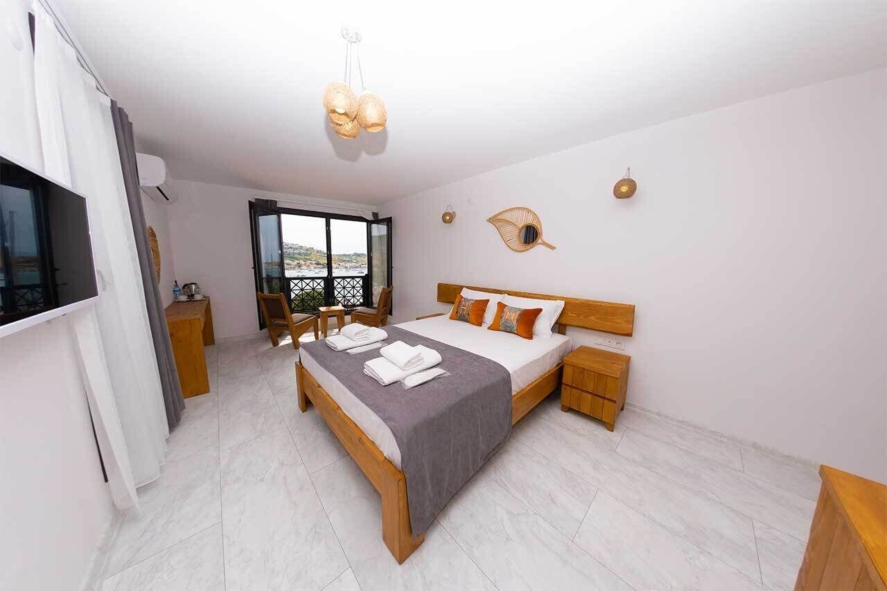 Artículos del minibar gratis y escritorio 