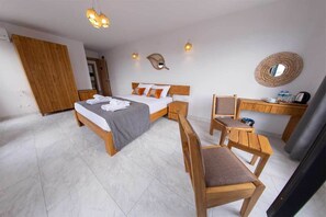 A bedroom with a bed, bedside tables, a desk, and a chair. - Foça Kybele (Foça)