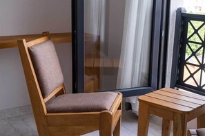 Deluxe Room with Mountain View and Balcony | Gratis produkter i minibaren, skrivebord