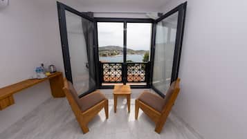 1 chambre, mini-bar avec articles gratuits, bureau