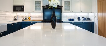 Orchard Barn - 4 BD Barn Conversion with Stunning Views