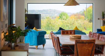 Orchard Barn - 4 BD Barn Conversion with Stunning Views