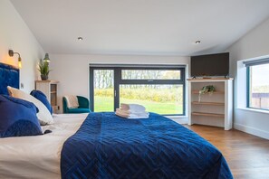 4 chambres, bureau, fer et planche à repasser, accès au Wi-Fi (inclus)