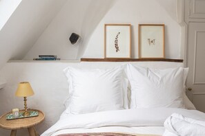 2 slaapkamers, een bureau, een strijkplank/strijkijzer, gratis wifi