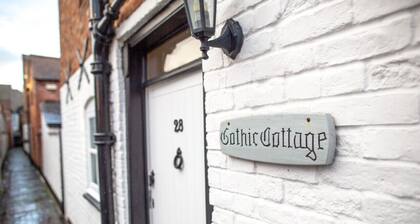 Cosy Detached 2 Bed Cottage in Tewkesbury Centre