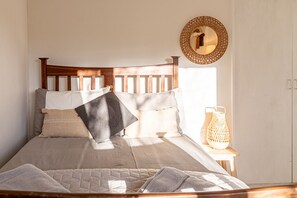 2 Schlafzimmer, Schreibtisch, Bügeleisen/Bügelbrett, Reisekinderbett