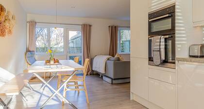 Modern 2 BD w Garden in the Heart of Tetbury