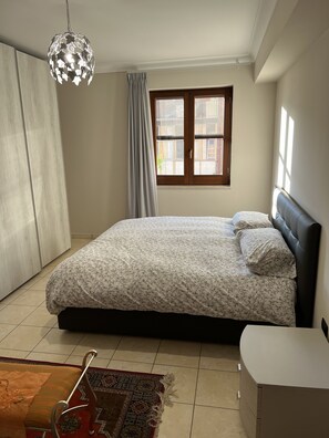 2 habitaciones, tabla de planchar con plancha y wifi gratis 