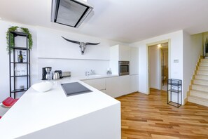 Kühlschrank, Ofen, Herdplatte, Geschirrspüler