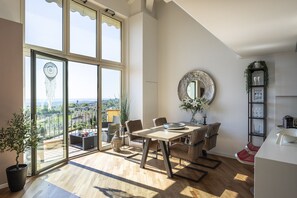 Dining - Loft la Torretta with lake view and pool (Puegnago sul Garda)