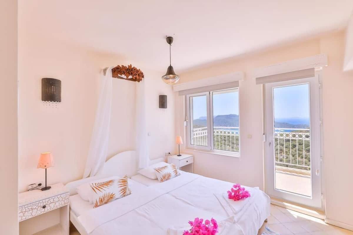 Deluxe Room with Sea View