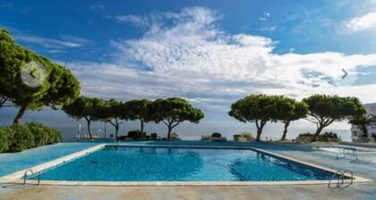 Bonito Piso Frente al mar con Piscina y Parking