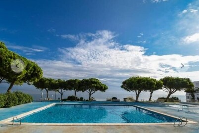 Bonito Piso Frente al mar con Piscina y Parking