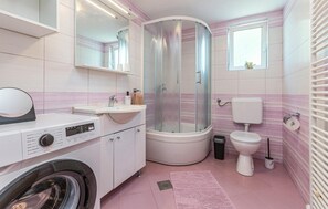 Douche, sèche-cheveux