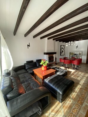 Televisie en een open haard