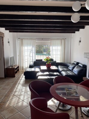 Televisie en een open haard