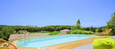 حمام سباحة