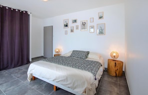 6 bedrooms, iron/ironing board, travel crib, free WiFi - Pet friendly home in Montélimar (Montélimar)