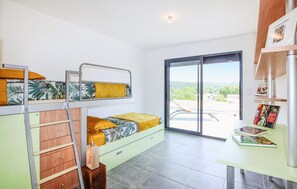 6 bedrooms, iron/ironing board, travel crib, free WiFi