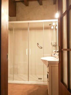 Panoramic Duplex | Bathroom - Posada Alegria (Medina-Sidonia)