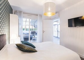 2 bedrooms, bed sheets