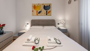 Leilighet – comfort | Skrivebord, strykejern/-brett, wi-fi (inkludert) og individuelt innredet