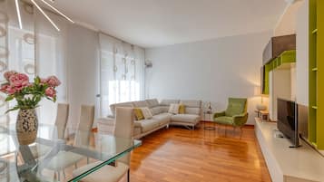 Comfort Apartment | Living area | 70-cm flat-screen TV with digital channels, TV