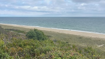 Beach nearby, sun-loungers, beach towels