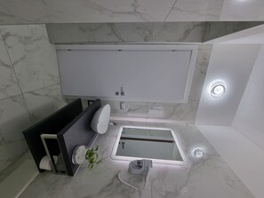 Dusche, Haartrockner, Bidet, Handtücher