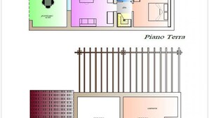 Een plattegrond van een hotel met aangeduide kamers, waaronder een 'Piano Terra' en een 'camera'.