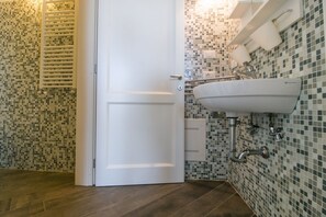 Doccia, asciugacapelli, bidet, asciugamani